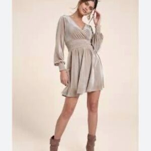 VENUS Cream Long Sleeve Criss Cross Back Dress Size Small